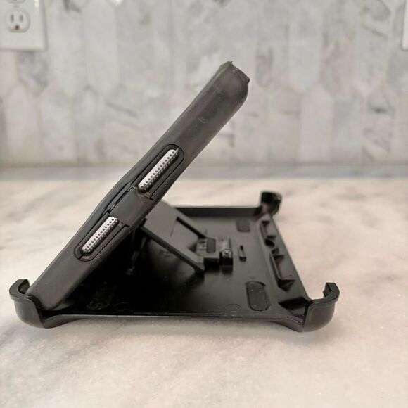 Apple Ipad Mini Silver 2012 First Generation Model - Silver - Picture 2 of 9